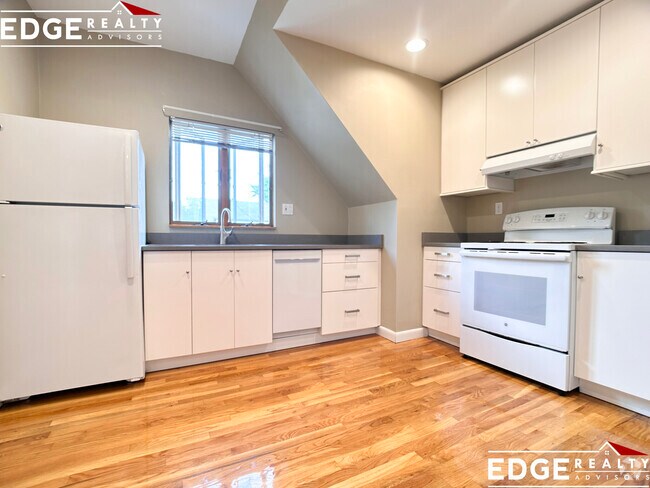 Building Photo - 545 Washington St Unit 3 Rental