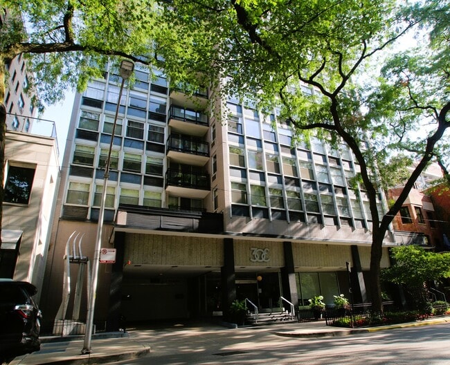 Building Photo - 30 E Elm St Unit 21C Rental