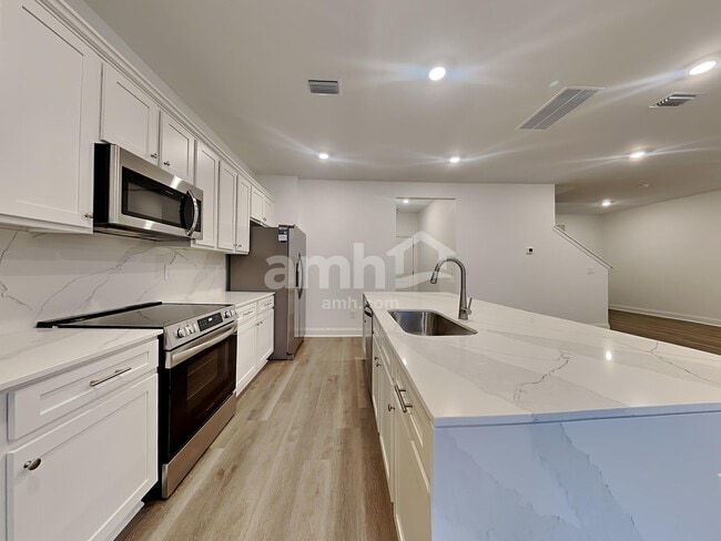 Photo - 5500 Front St