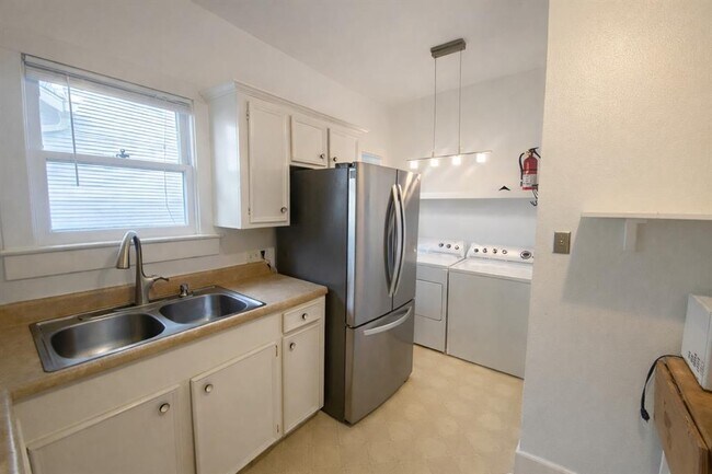 Photo - 4213 Avenue C