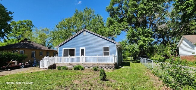 Beautiful updated home in desirable Perry, KS - Beautiful updated home in desirable Perry, KS