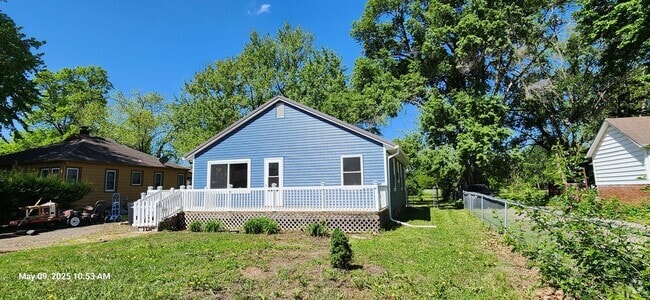 Building Photo - Beautiful updated home in desirable Perry, KS
