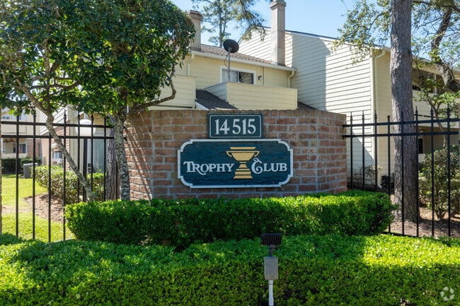 Alternar - Trophy Club Condominiums