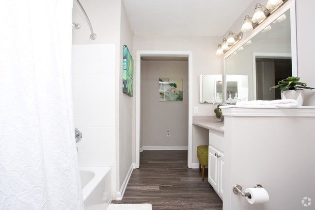 2BR, 2BA - 1137 SF - Belle Vista Apartments