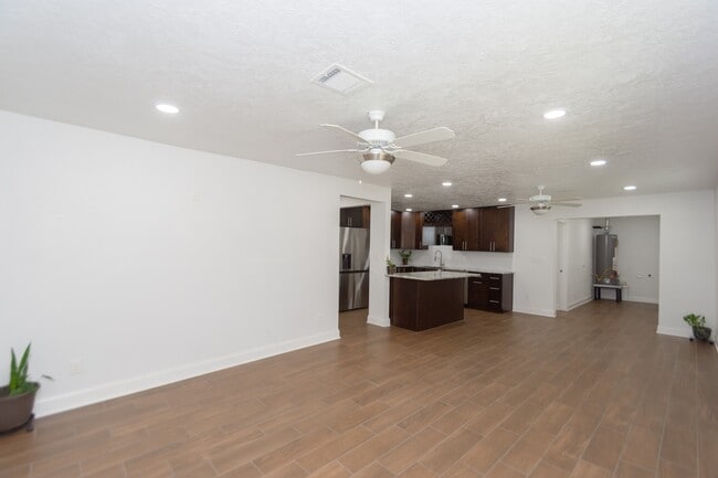 Photo - 1120 Mobile Dr