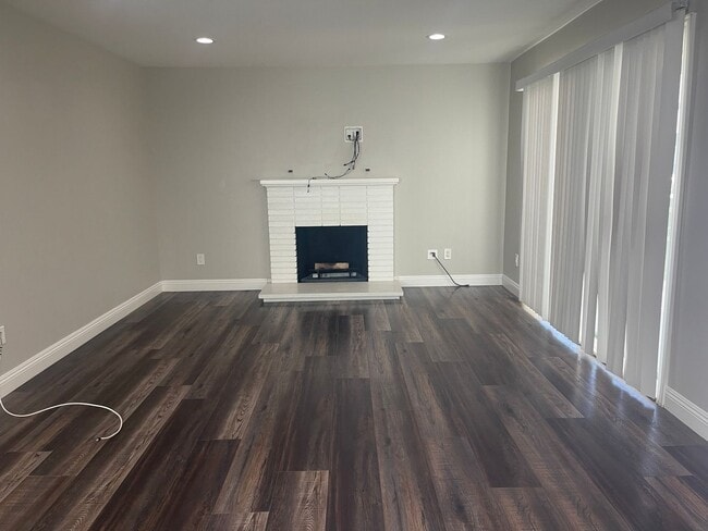 Photo - 3 Bedroom 2 Bathroom Home in Huntington Beach with Air Conditioning