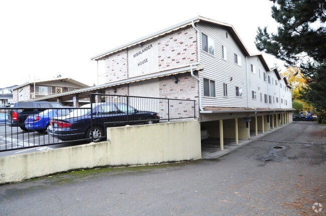 Photo - Highlander Apartments