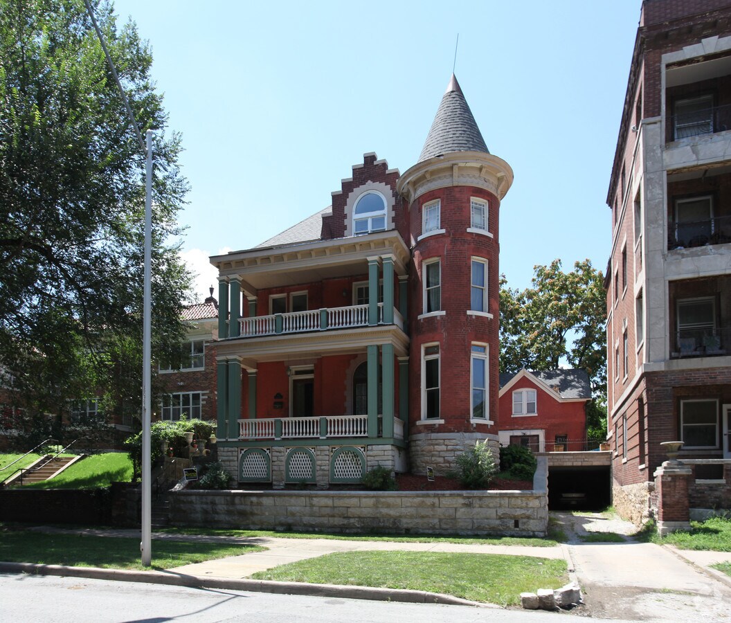 Photo - 512 Gladstone Blvd Apartments