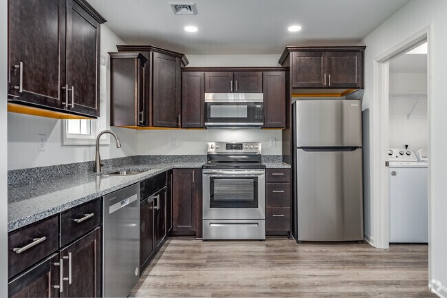 3BR, 2.5BA - 1252SF