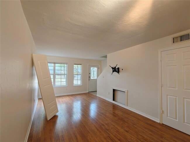 Building Photo - 620 SW 10th Ln Unit 4
