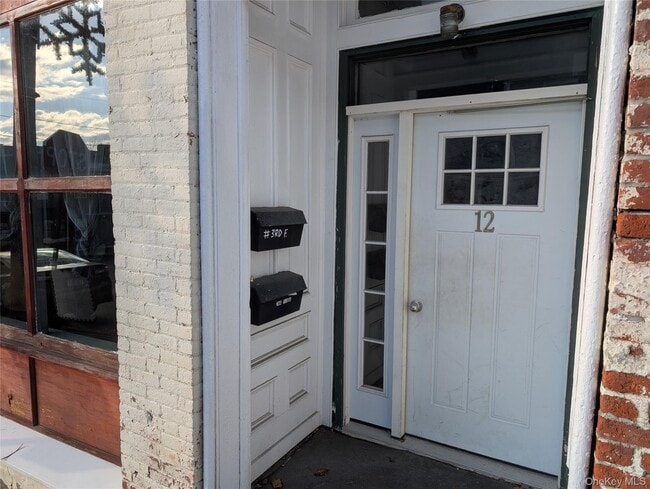 Building Photo - 12 Railroad Ave Unit Floor 2