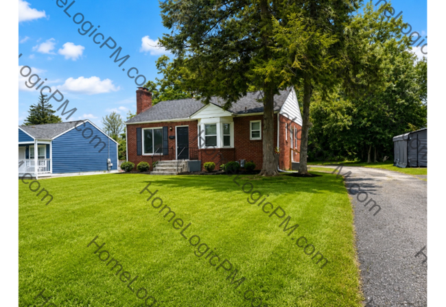 Building Photo - EAST SIDE 2 BEDROOM/2 BATH ALL BRICK RANCH AVAILABLE NOW!