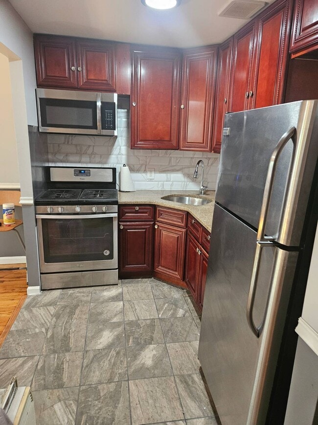 Photo - 733 Monroe St