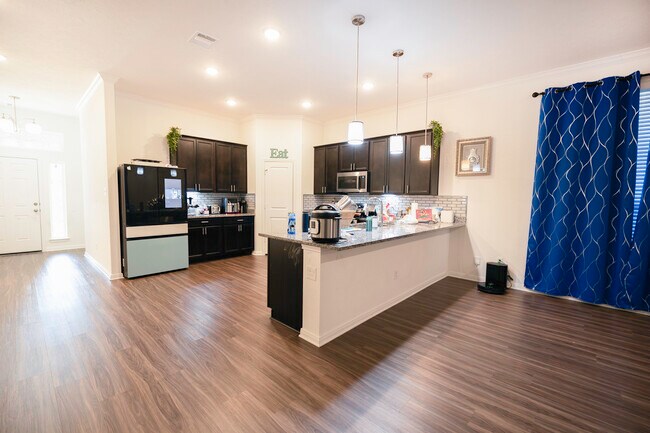 Photo - 1008 Old Vine Rd