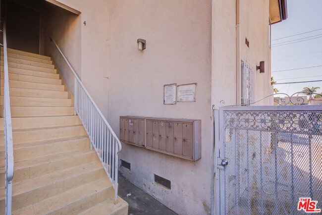 Photo - 305 E Plymouth St Unit B