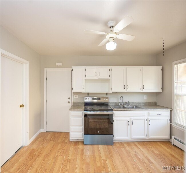 Photo - 1953 Falls St