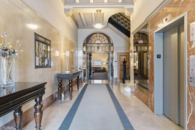 Photo - 145 N High St Unidad 1001