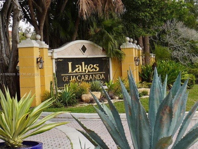 Building Photo - 10701 Cleary Blvd Unit 102