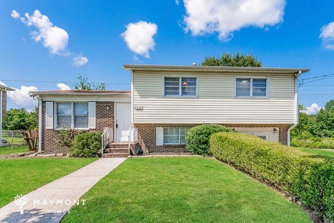Building Photo - 2167 Smithfield Ln N Rental
