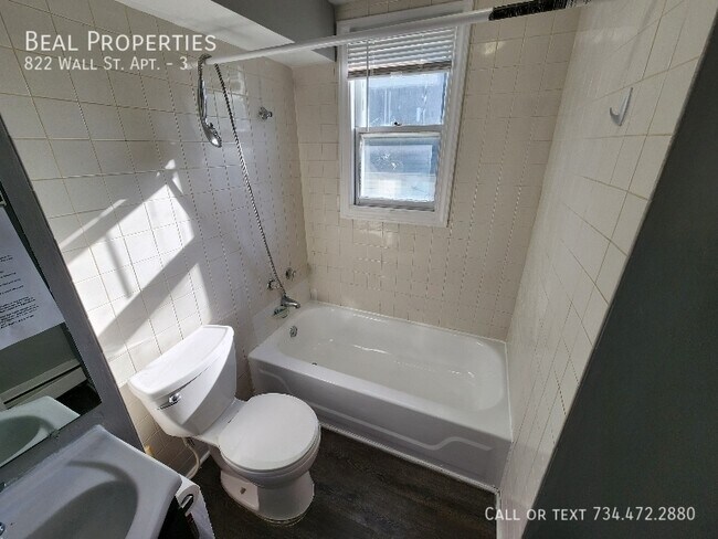 Photo - 822 Wall St Unit 3