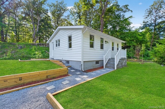 Photo - 2091 Maple Ave