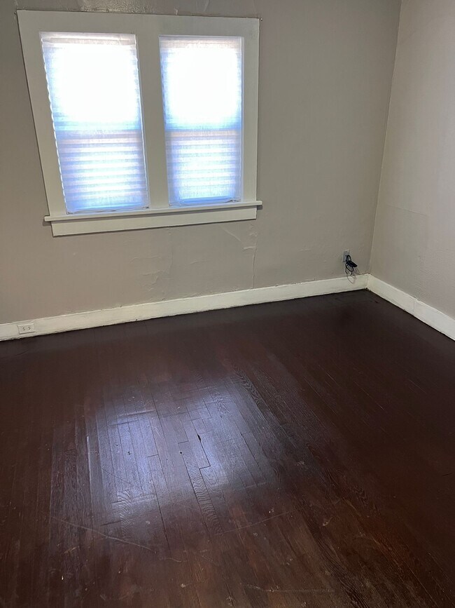 Photo - 405 S Louisiana St