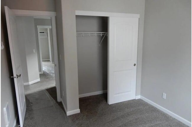 Building Photo - 1142 R St Rental