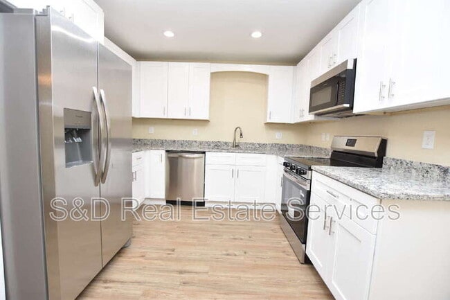 Photo - 1111 Mercury Dr E Unit B
