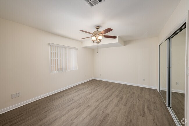 1BR, 1BA - 800SF - Primary Bedroom