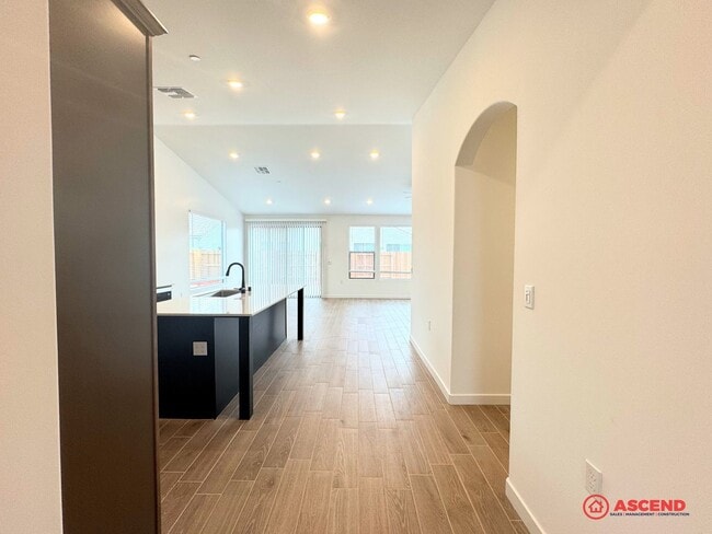 Photo - Stunning Newly Built Home in the Southwest!