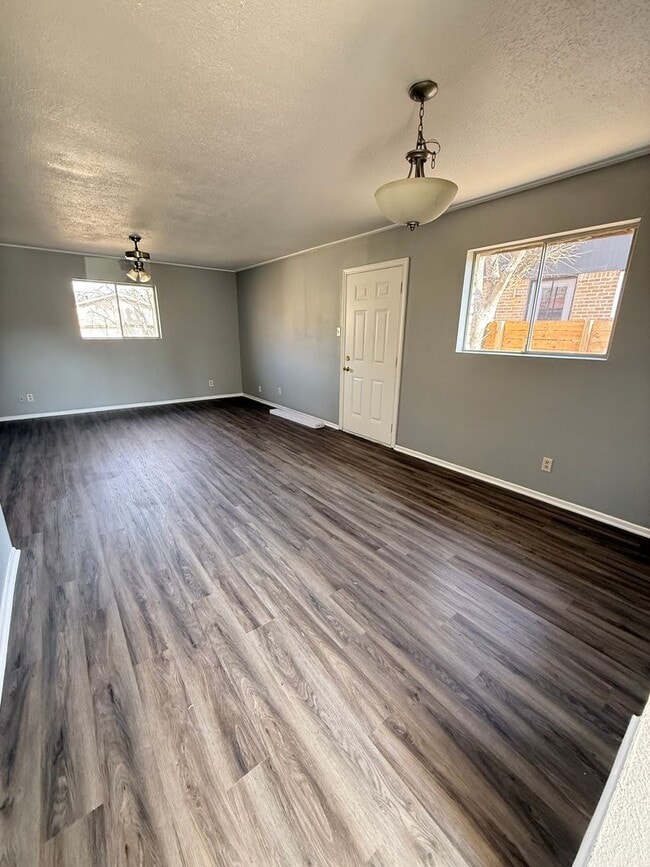 Photo - Magnolia Drive Unit Magnolia - B