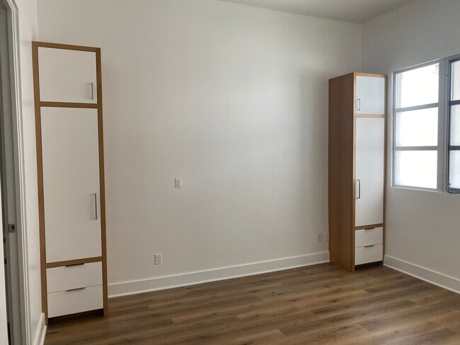 Can easily fit king-size bed - 212 Marine St Unidad 304