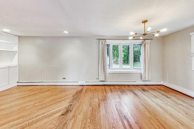 Photo - 129 E 55th St