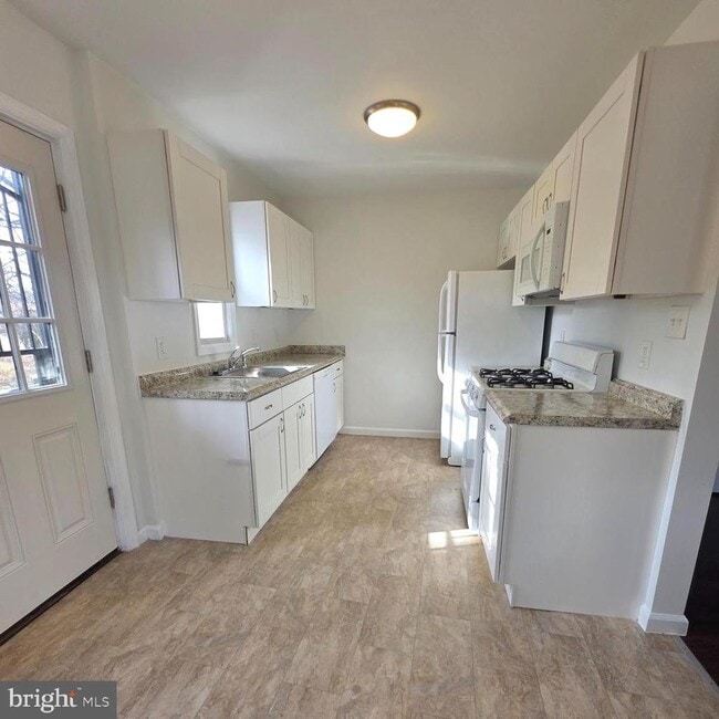 Photo - 716 71st Ave