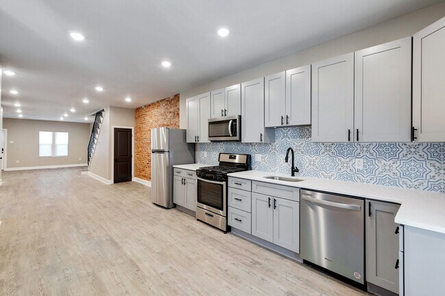 Photo - 6205 Elmwood Ave