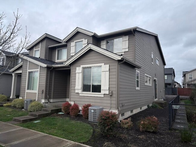 Building Photo - Charming and Sophisticated