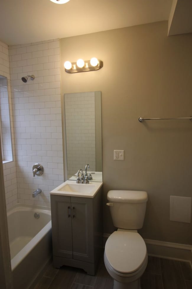 Modern Bath - 4950 W Berteau Ave Unit 1