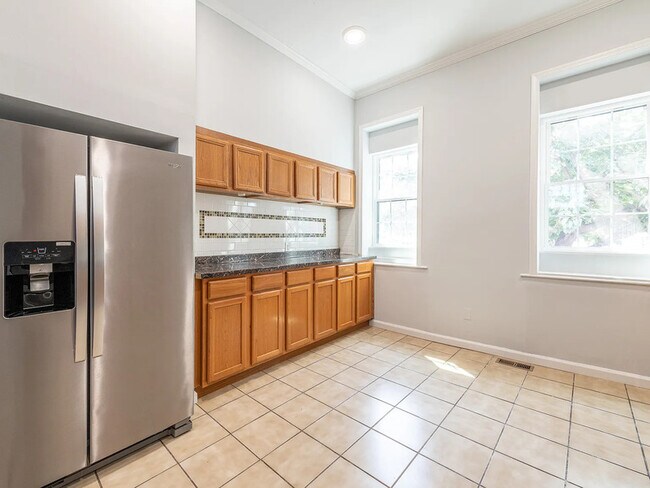 Photo - 951 N 6th St