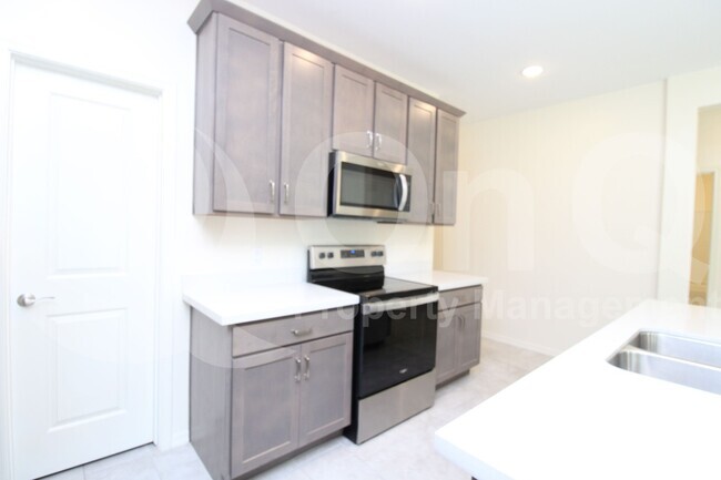 Building Photo - 15258 W Sherman St Rental