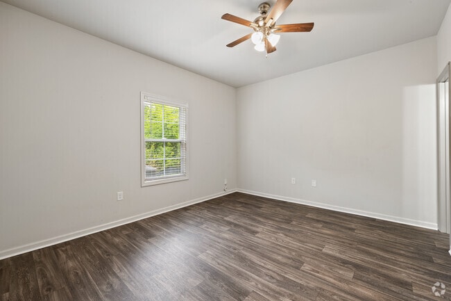 2BR, 2BA - 900SF - Primary Bedroom
