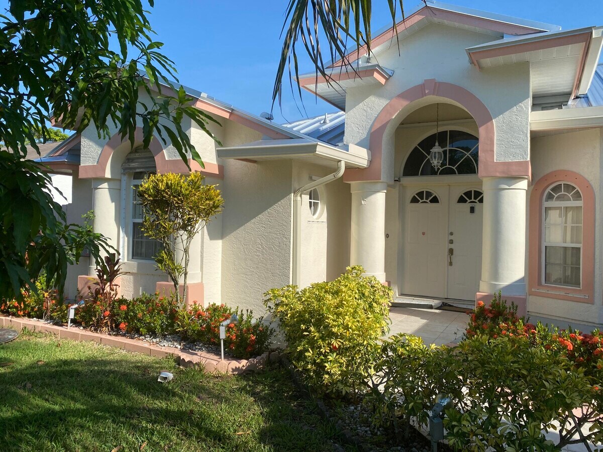 Photo - 962 SE Breakwater Ave