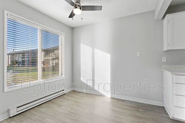 Photo - 11145-11177 NE Weidler St
