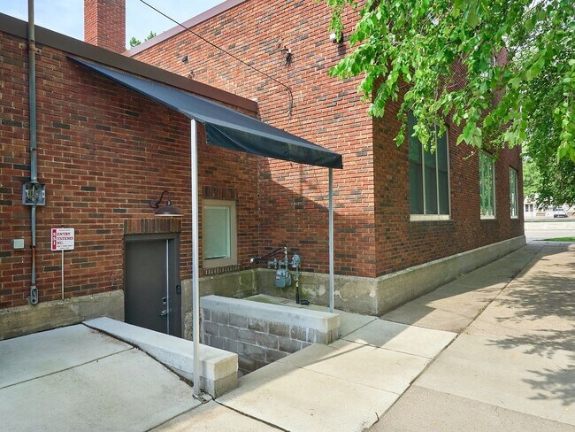 Photo - 1290 Snelling Ave N