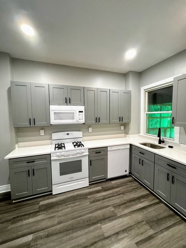 Photo - 3 bed 1 bath - Newly updated, South Oakland, dishwasher, washer/dryer included