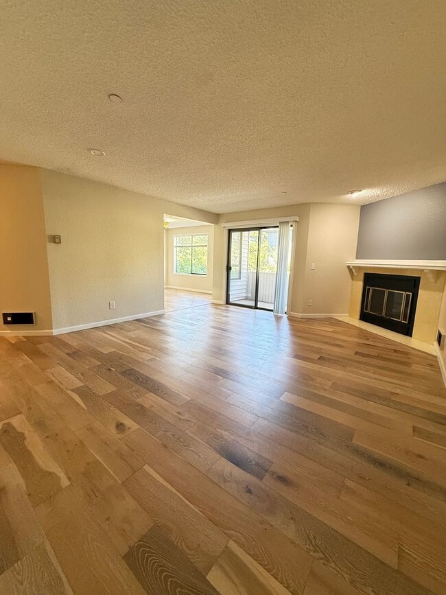 Photo - Well Maintained 2BD/2BTH Lynnwood Condo for Lease in Gated Community!