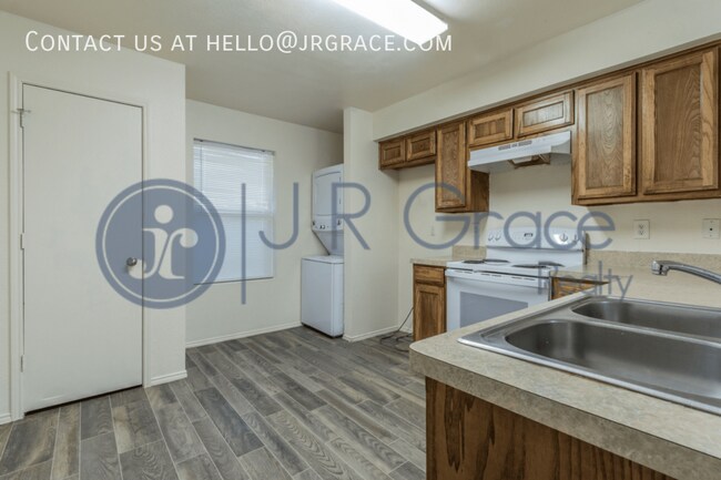Photo - 112 E 3rd St Unidad L