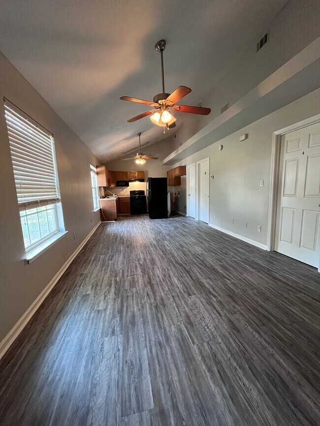 Building Photo - 1707 S Calhoun St Unit Apt 1