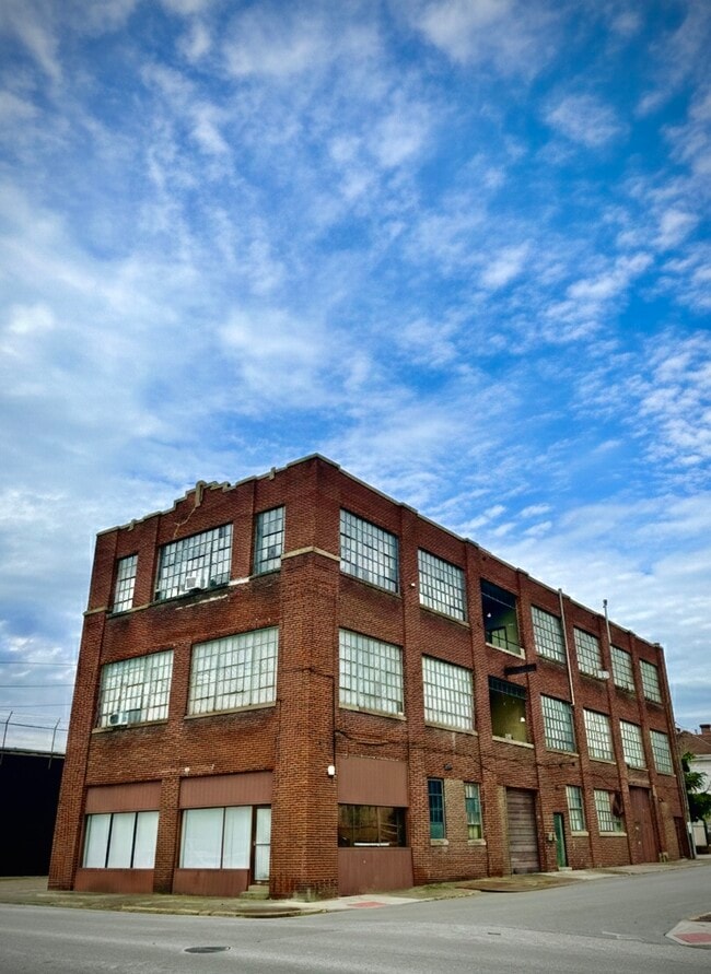 The Wherehaus Loft Apartments - 600 Virginia St W Unit C