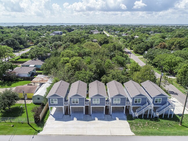 Building Photo - 203 6th St Unit D