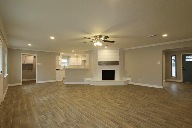 Photo - 511 Rosewood Dr
